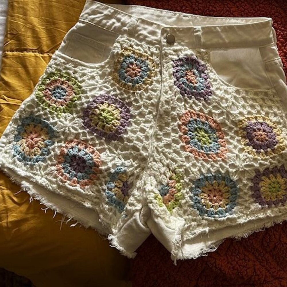 BaeVely White Denim BOHO Granny Square Crochet Design Shorts Small